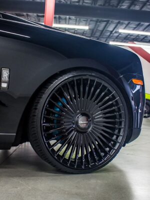 Giovanna Tulum Wheel Gloss black on SUV