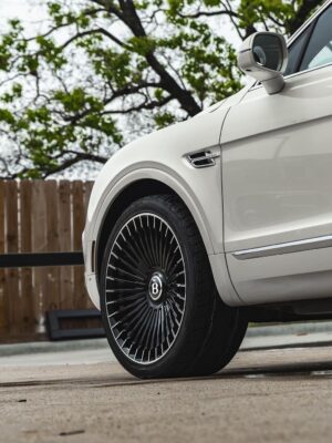 white SUV with Giovanna Tulum wheel on Black machine