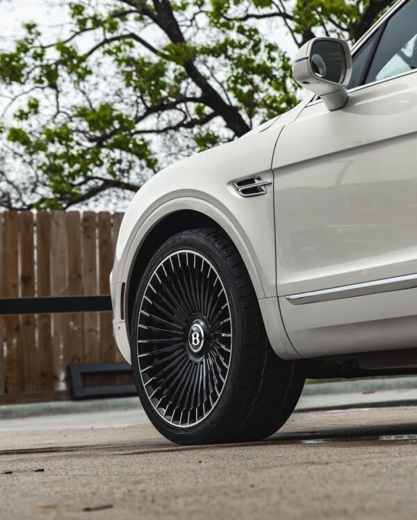 white SUV with Giovanna Tulum wheel on Black machine